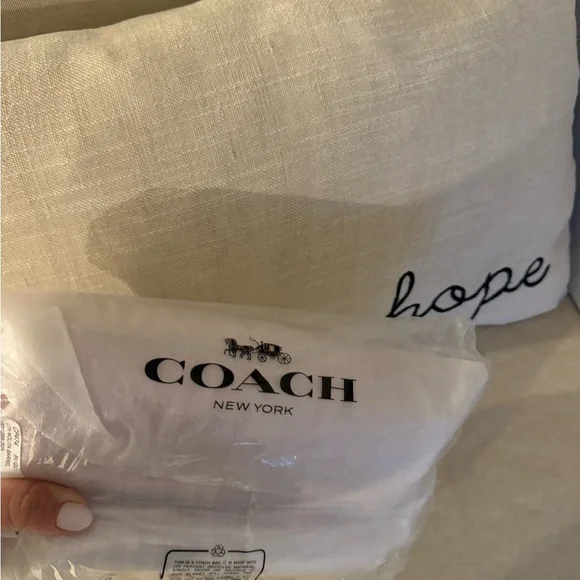 Coach Nolita Barrel PINK - Picture 4 of 6